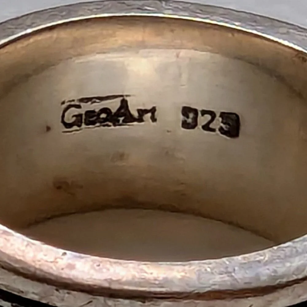 ARMENIAN STERLING SILVER AND GARNET RING - Picture 4 of 5